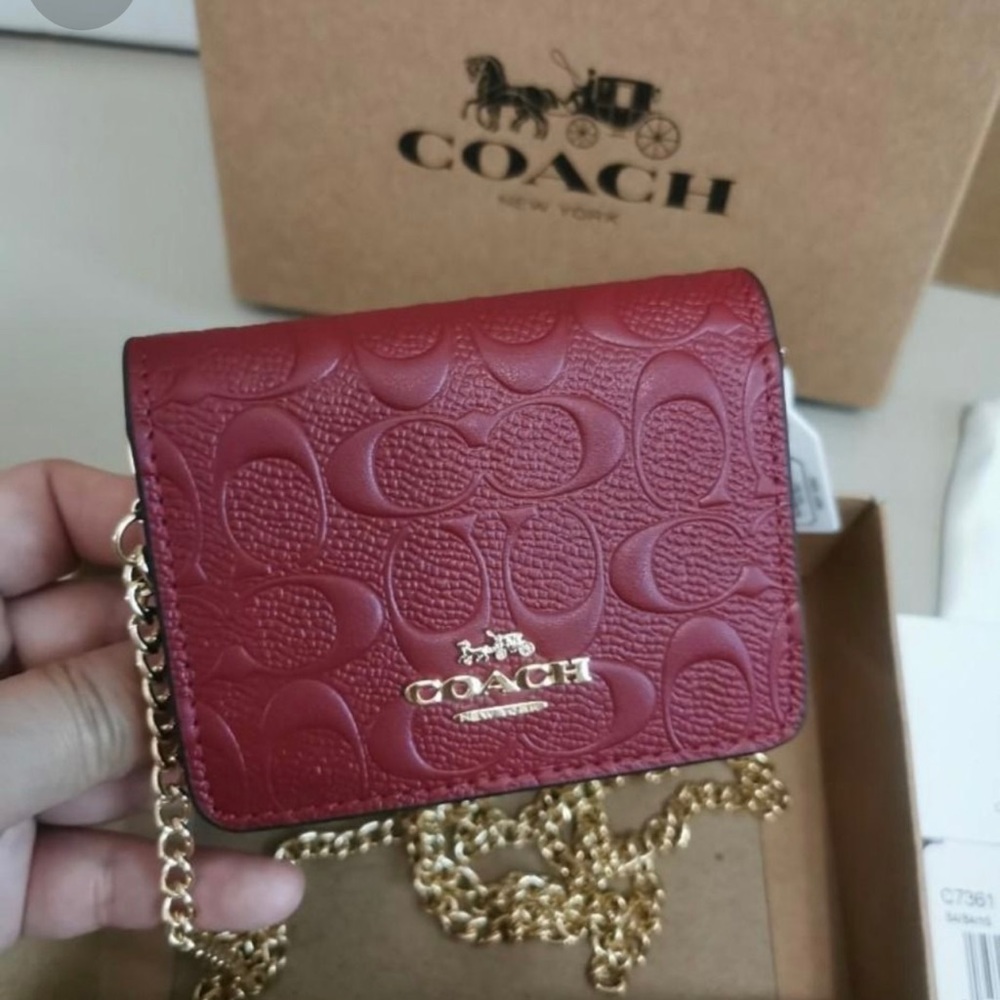 MINI WALLET ON A CHAIN IN SIGNATURE LEATHER (COACH C7361)